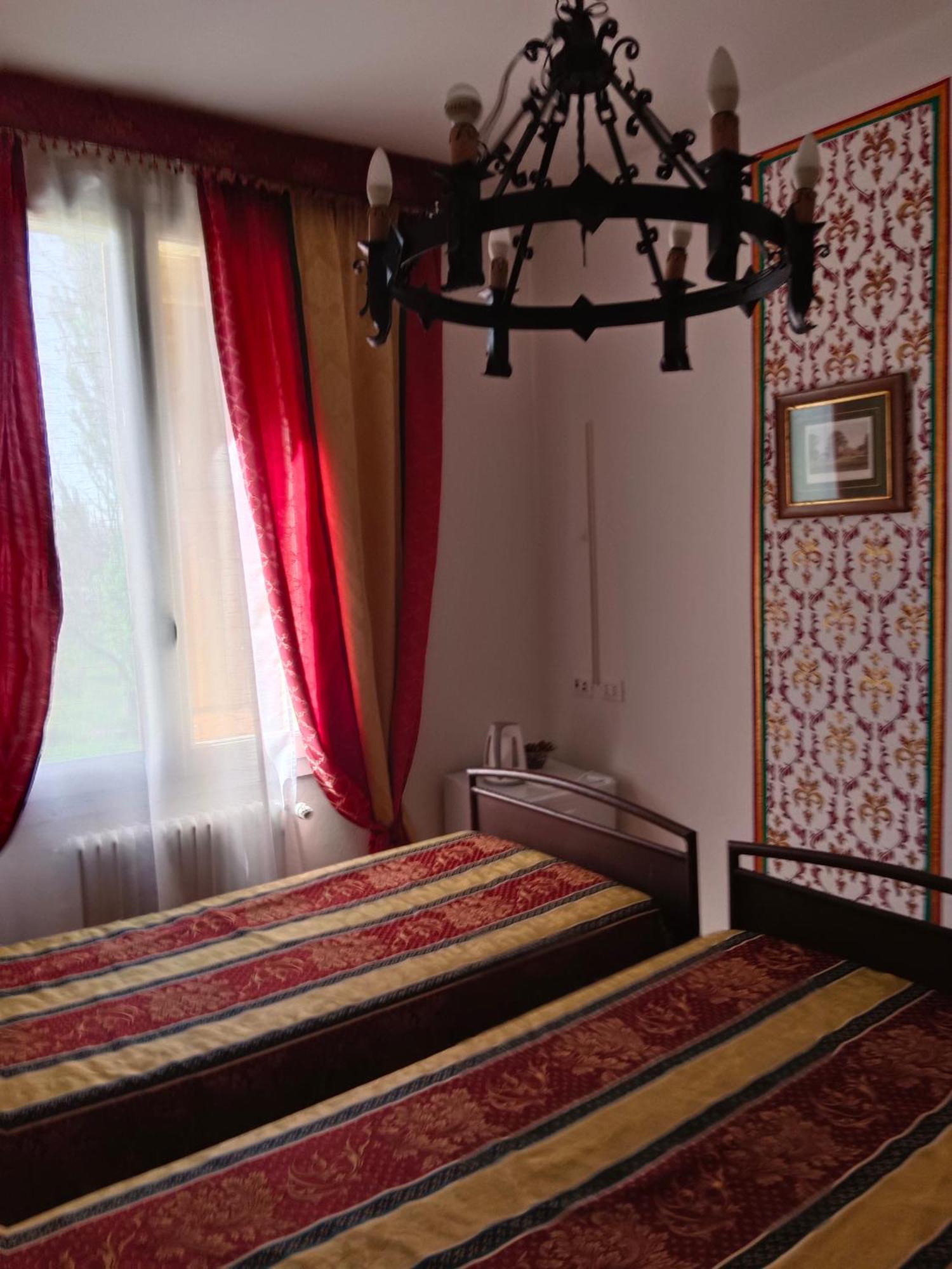 La Maison Rouge 克雷斯佩拉诺 外观 照片